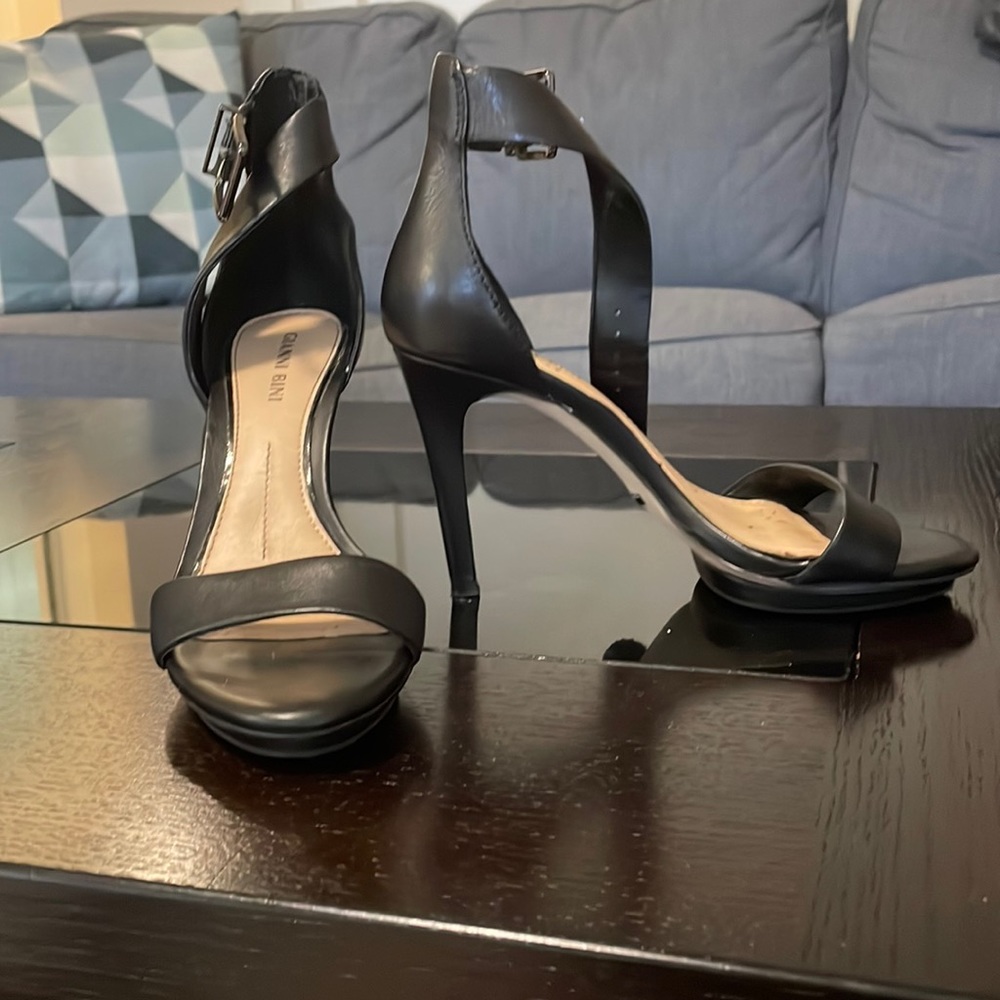 Gianni Bini black heels